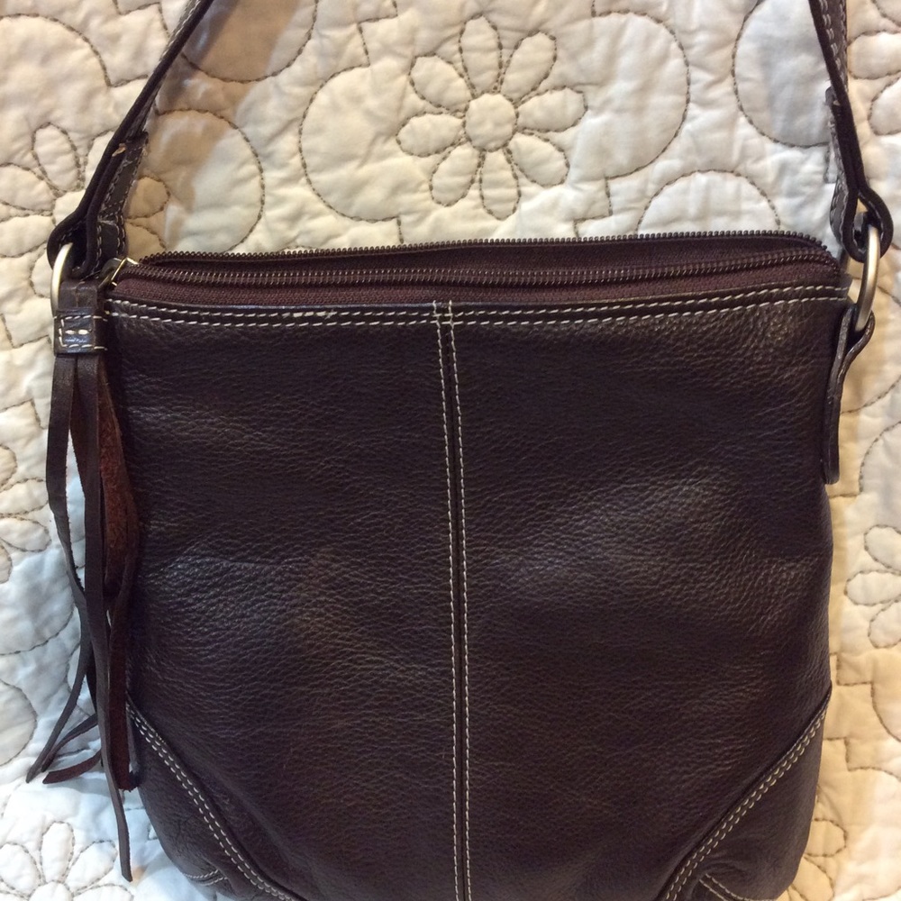 I L I Crossbody